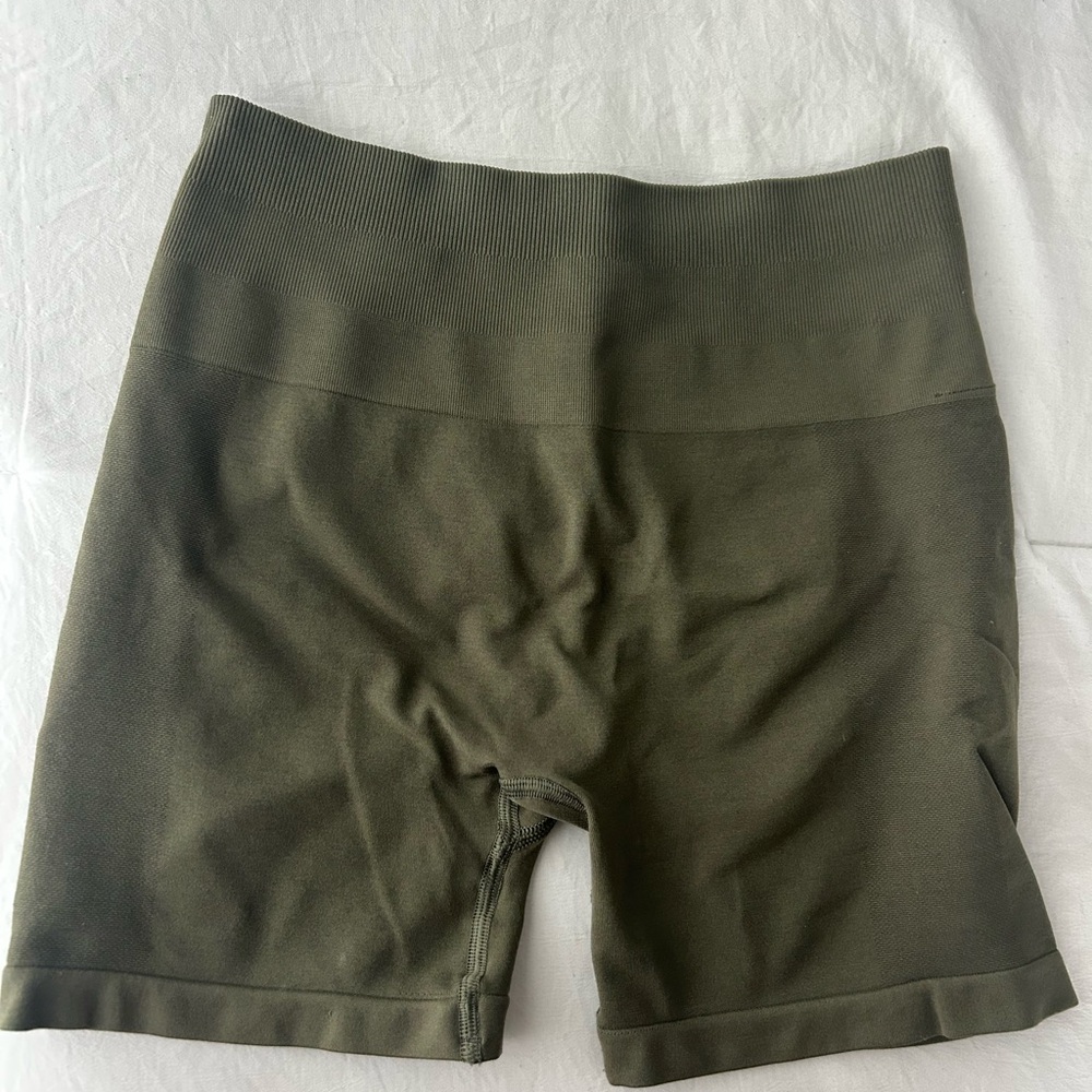 Alphalete amplify 4.5 inch women’s shorts size small